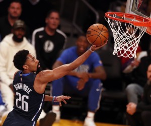 epa09795563 Dallas Mavericks guard Spencer Dinwiddie scores during the first quarter of the NBA basketball game between the Los Angeles Clippers and the Dallas Mavericks at the Crypto.com Arena in Los Angeles, California, USA, 01 March 2022.  EPA/ETIENNE LAURENT SHUTTERSTOCK OUT