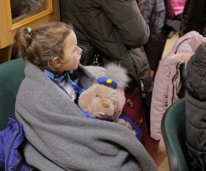 epa09796355 Refugees from Ukraine gather in the Greek Catholic parish of Pokrowa Mother of God in Olsztyn, Poland, 02 March 2022. A group of 32 children and four adults wait for a transport to Frombork, where they will be accommodated.  EPA/TOMASZ WASZCZUK POLAND OUT