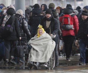 epaselect epa09803549 People wait to board an evacuation train at a railway station in Kyiv (Kiev), Ukraine, 05 March 2022. According to the United Nations (UN), at least one million people have fled Ukraine to neighboring countries since the beginning of Russia's military aggression on 24 February 2022. The UN estimates that around 160,000 Ukrainians are currently internally displaced.  EPA/SERGEY DOLZHENKO