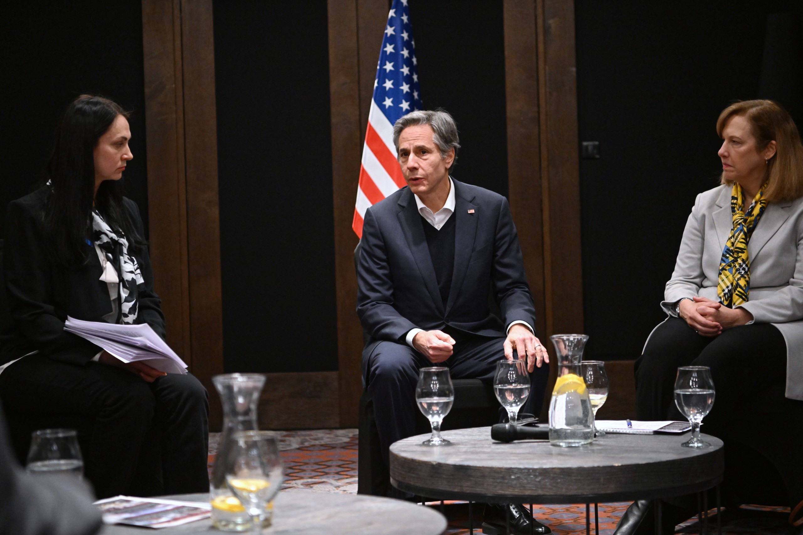 epa09804401 US Secretary of State Antony Blinken (C) during a meeting with representatives of organizations helping refugees from Ukraine in Rzeszow, Poland, 05 March 2022. The US Secretary of State is visiting Europe.  EPA/DAREK DELMANOWICZ POLAND OUT