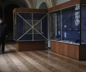 epa09809194 A worker walks in the Museum of the History of Religion, which is almost empty to protect artifacts in the event of an attack, in Lviv, Ukraine, 07 March 2022 (issued 08 March 2022). Russia launched a military offensive in Ukraine in the early hours of 24 February which, according to the Kyiv authorities, has already caused more than 2,000 deaths among the civilian population.  EPA/MIGUEL A. LOPES