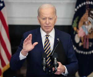 epa09810433 US President Joe Biden announces actions to continue to hold Russia accountable for its war on Ukraine in the Roosevelt Room of the White House, in Washington, DC, USA, 08 March 2022.  EPA/Oliver Contreras / POOL