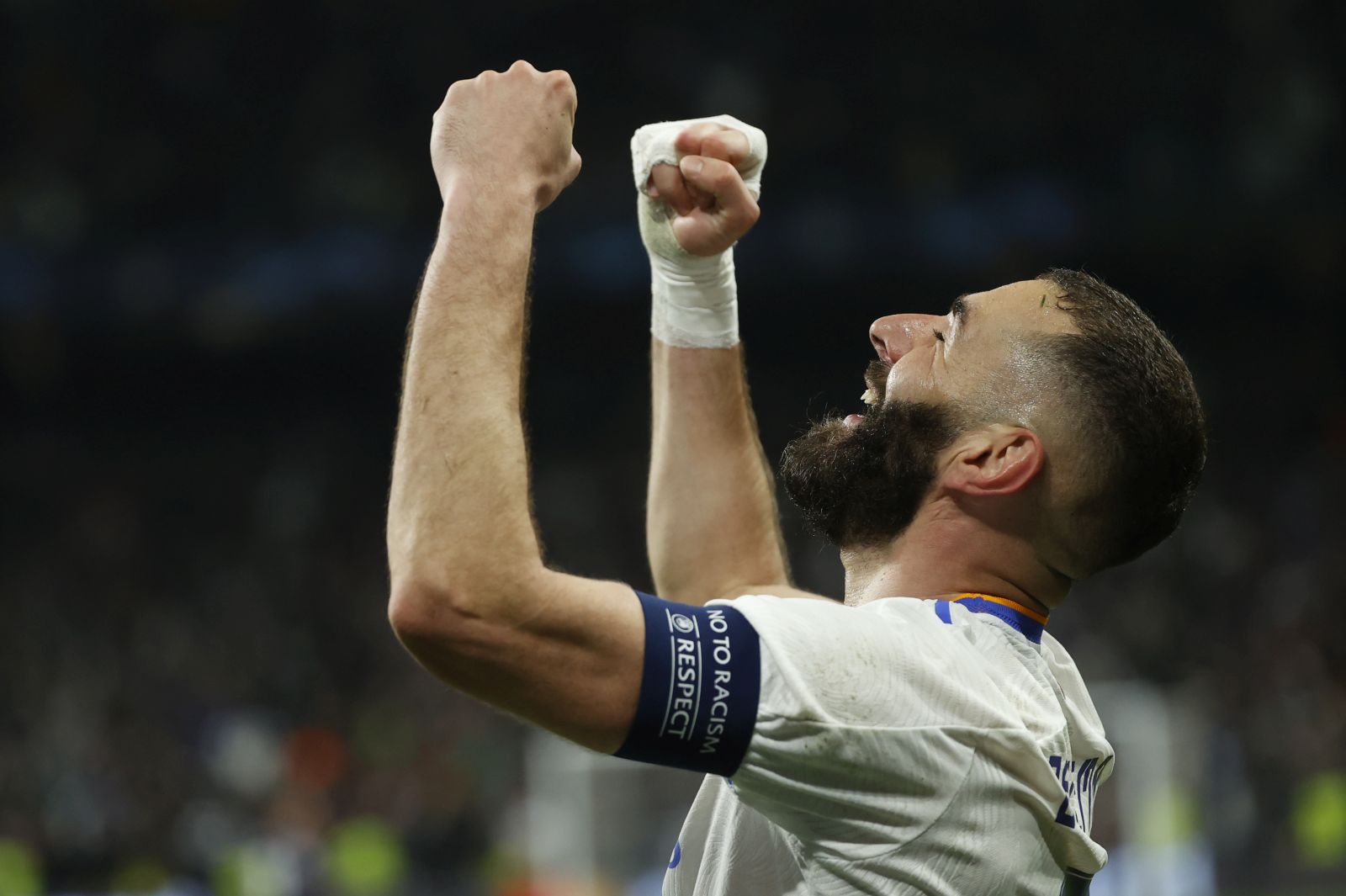 epa09813697 Real Madrid's Karim Benzema celebrates after scoring the 2-1 lead during the UEFA Champions League round of 16, second leg soccer match between Real Madrid and Paris Saint-Germain (PSG) in Madrid, Spain, 09 March 2022.  EPA/Juanjo Martin