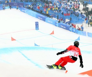 Peking, 11.03.2022 - Hrvatski paraolimpijac Bruno Bonjak tijekom utrke snowborda, banked slalom na Paraolimijskim igrma Peking 2022. Na slici Bruno Bonjak.
foto HINA/ Damir SENCAR/ ds