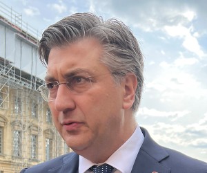Pariz, 11.3.2022.- Predsjednik Vlade RH Andrej Plenković sudjelovao je na neformalnog sastanka na vrhu EU u Versaillesu. 
foto HINA/ Slavko VUKADIN/ ua