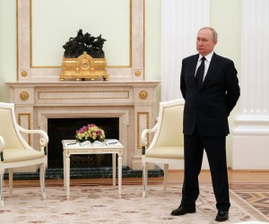 epa09816804 Russian President Vladimir Putin stands prior to a meeting with Belarusian President Alexander Lukashenko (not pictured) in the Kremlin in Moscow, Russia, 11 March 2022.  EPA/MIKHAIL KLIMENTYEV / KREMLIN POOL / SPUTNIK MANDATORY CREDIT