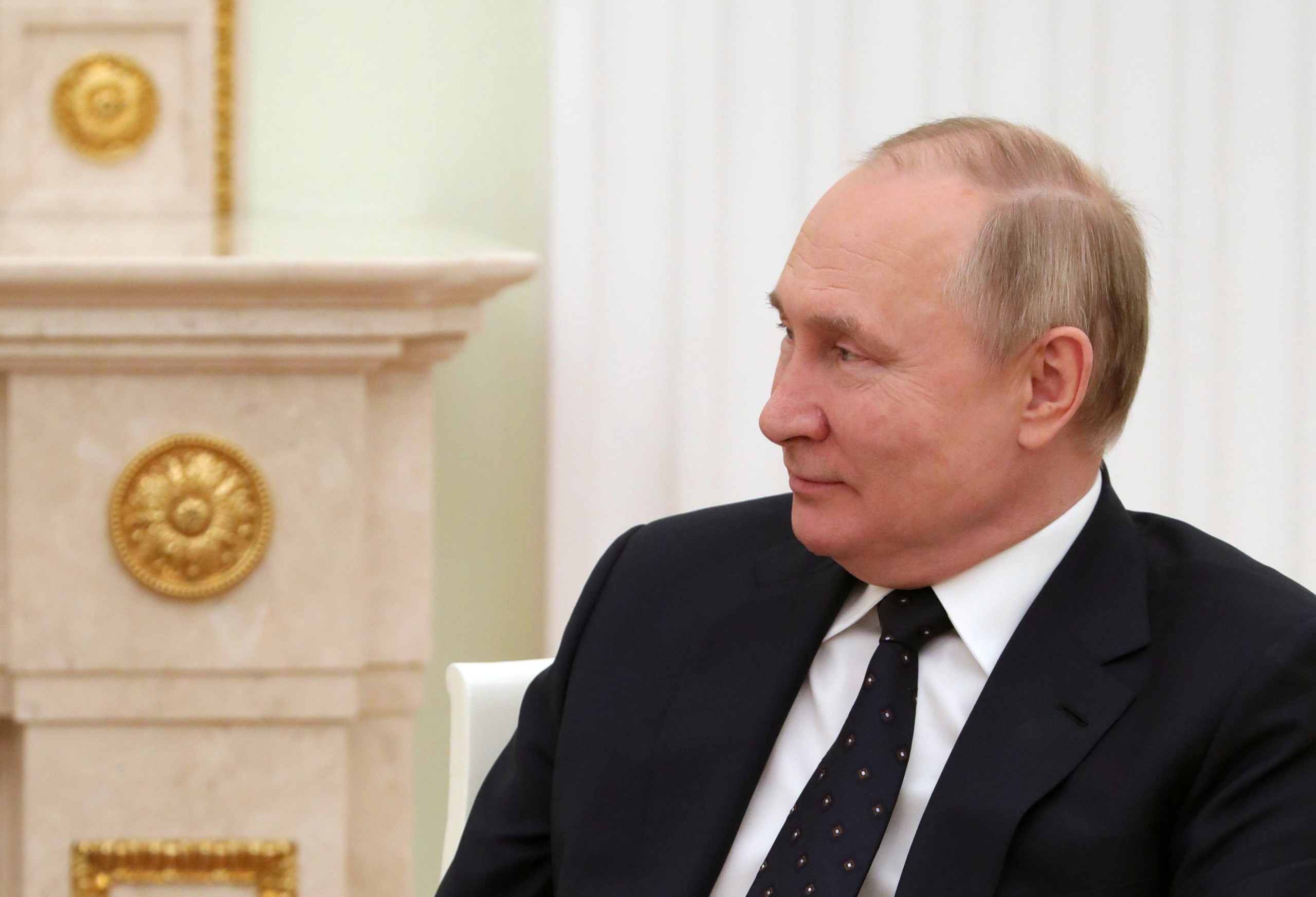 epa09816803 Russian President Vladimir Putin attends a meeting with Belarusian President Alexander Lukashenko (not pictured) in the Kremlin in Moscow, Russia, 11 March 2022.  EPA/MIKHAIL KLIMENTYEV / KREMLIN POOL / SPUTNIK MANDATORY CREDIT
