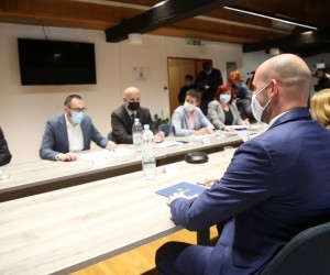 Zagreb, 14.03.2022. - Gradonačelnik Grada Zagreba Tomislav Tomašević sastao se s ministrom prostornog uređenja, graditeljstva i državne imovine Ivanom Paladinom a razgovarat će o obnovi javnih i privatnih zgrada oštećenih potresom na području grada Zagreba.  Na fotografiji Tomislav Tomašević, Ivan Paladino.  foto HINA/ Daniel KASAP/ dk