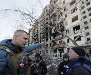 epa09824621 Kyiv's mayor Vitaliy Klitschko speaks with media near the shelled residential building in Kyiv (Kiev), Ukraine, 14 March 2022. Two persons died and three were injured during that shelling. Russian troops entered Ukraine on 24 February prompting the country's president to declare martial law and triggering a series of announcements by Western countries to impose severe economic sanctions on Russia.  EPA/SERGEY DOLZHENKO