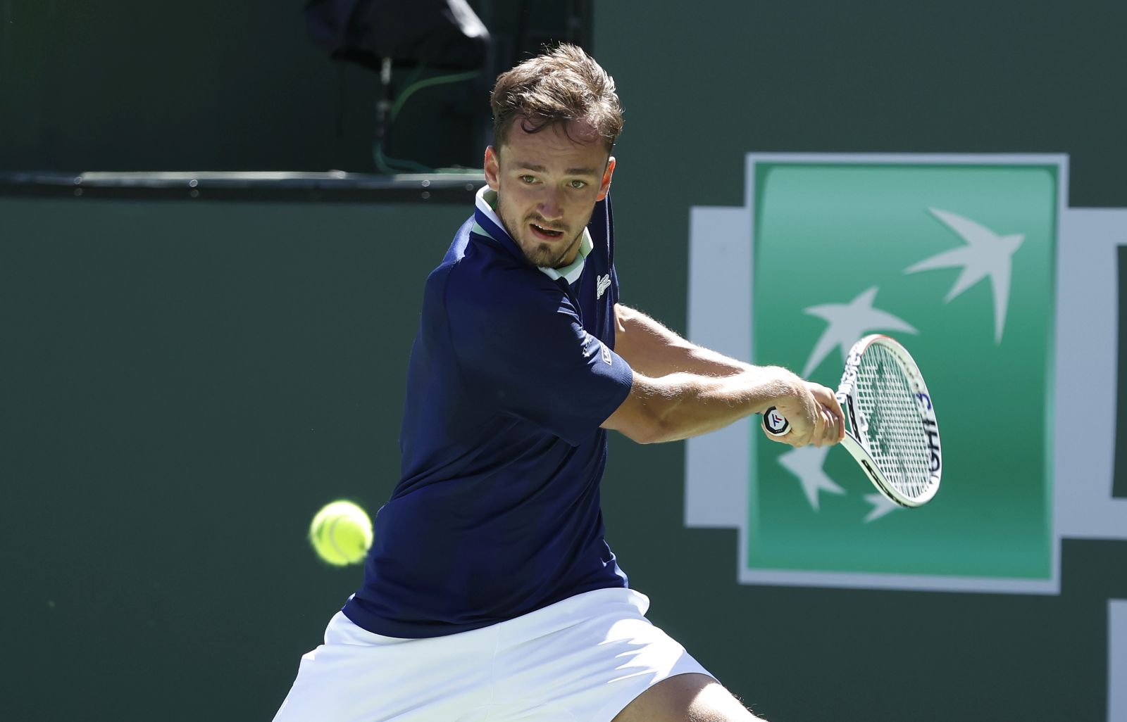 epa09825357 Daniil Medvedev of Russia in action against Gael Monfils of France at the BNP Paribas Open tennis tournament at the Indian Wells Tennis Garden in Indian Wells, California, USA, 14 March 2022. Monfils upset Medvedev in three sets, 4-6, 6-3, 6-1.  EPA/JOHN G MABANGLO