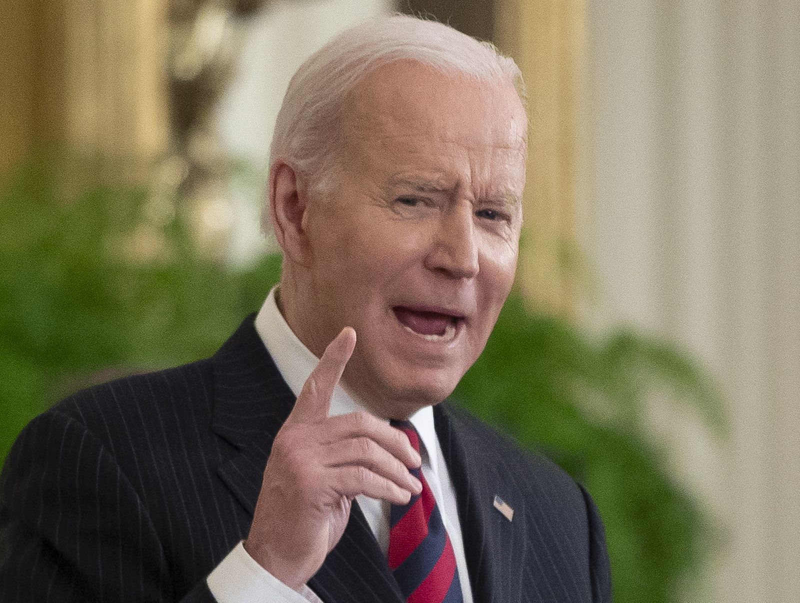 epa09827648 US President Joe Biden speaks during an Equal Pay Day event to celebrate Women's History Month, in the East Room of the White House in Washington, DC, USA, 15 March 2022.  EPA/MICHAEL REYNOLDS