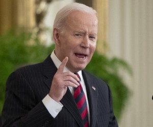 epa09827648 US President Joe Biden speaks during an Equal Pay Day event to celebrate Women's History Month, in the East Room of the White House in Washington, DC, USA, 15 March 2022.  EPA/MICHAEL REYNOLDS