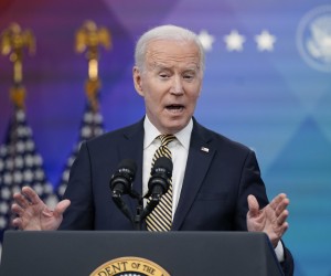 epa09829294 US President Joe Biden speaks about additional security assistance that his administration will provide to Ukraine, in the South Court Auditorium on the White House campus in Washington, DC, USA, 16 March 2022.  EPA/Patrick Semansky / POOL