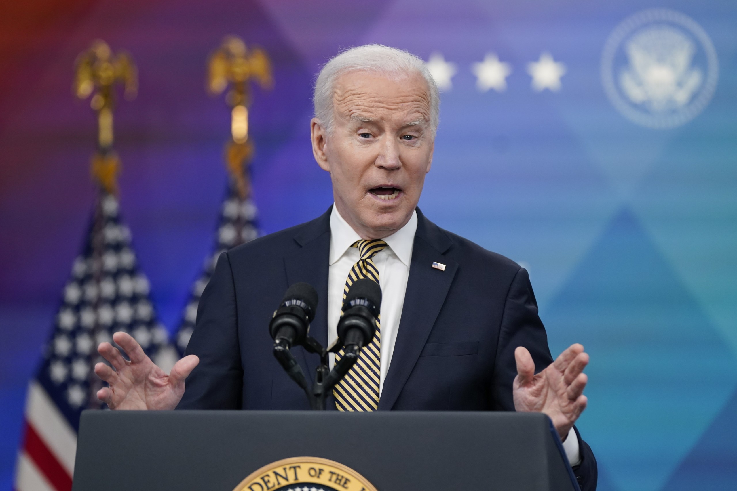 epa09829294 US President Joe Biden speaks about additional security assistance that his administration will provide to Ukraine, in the South Court Auditorium on the White House campus in Washington, DC, USA, 16 March 2022.  EPA/Patrick Semansky / POOL