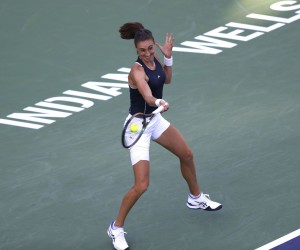 epa09830055 Petra Martic of Croatia in action against Simona Halep of Romania at the BNP Paribas Open tennis tournament at the Indian Wells Tennis Garden in Indian Wells, California, USA, 16 March 2022.  EPA/JOHN G MABANGLO