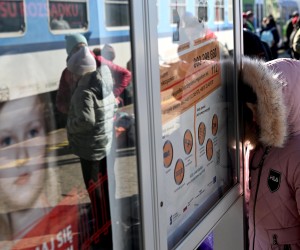 Przemyśl, Poljska, 17.03.2022. - Izbjeglice iz Ukrajine na željezničkoj stanici u Przemyślu. U tijeku je invazija Rusije na Ukrajinu. foto (dd/jm) PAP/Darek Delmanowicz