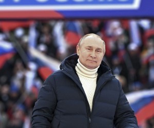 epa09834243 Russian President Vladimir Putin delivers a speech during a concert marking the 8th anniversary of Crimea's reunification with Russia at the Luzhniki stadium in Moscow, Russia, 18 March 2022. The banner holds letter Z and says 'For Russia'. The letter Z, painted on Russian military vehicles in Ukraine, has quickly become a symbol of support a 'special military operation' carried out by the Russian Armed Forces in Ukraine. Russia in 2014 annexed the Black Sea peninsula, shortly after Crimeans voted in a disputed referendum to secede from Ukraine.  EPA/RAMIL SITDIKOV / SPUTNIK POOL