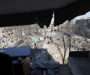 epa09835869 Ukrainians inspect a partially damaged building by Russian missiles in Kiev (Kyiv), Ukraine, 19 March 2022. On 24 February Russian troops had entered Ukrainian territory in what the Russian president declared a 'special military operation', resulting in fighting and destruction in the country, a huge flow of refugees, and multiple sanctions against Russia.  EPA/ATEF SAFADI