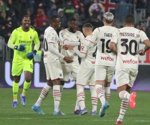 epa09836929 Milan's Ismael Bennacer (C) jubilates with his teammates after scoring the opening goal during the Italian Serie A soccer match Cagliari Calcio vs AC Milan at Unipol Domus stadium in Cagliari, Sardinia Island, Italy, 19 March 2022.  EPA/FABIO MURRU