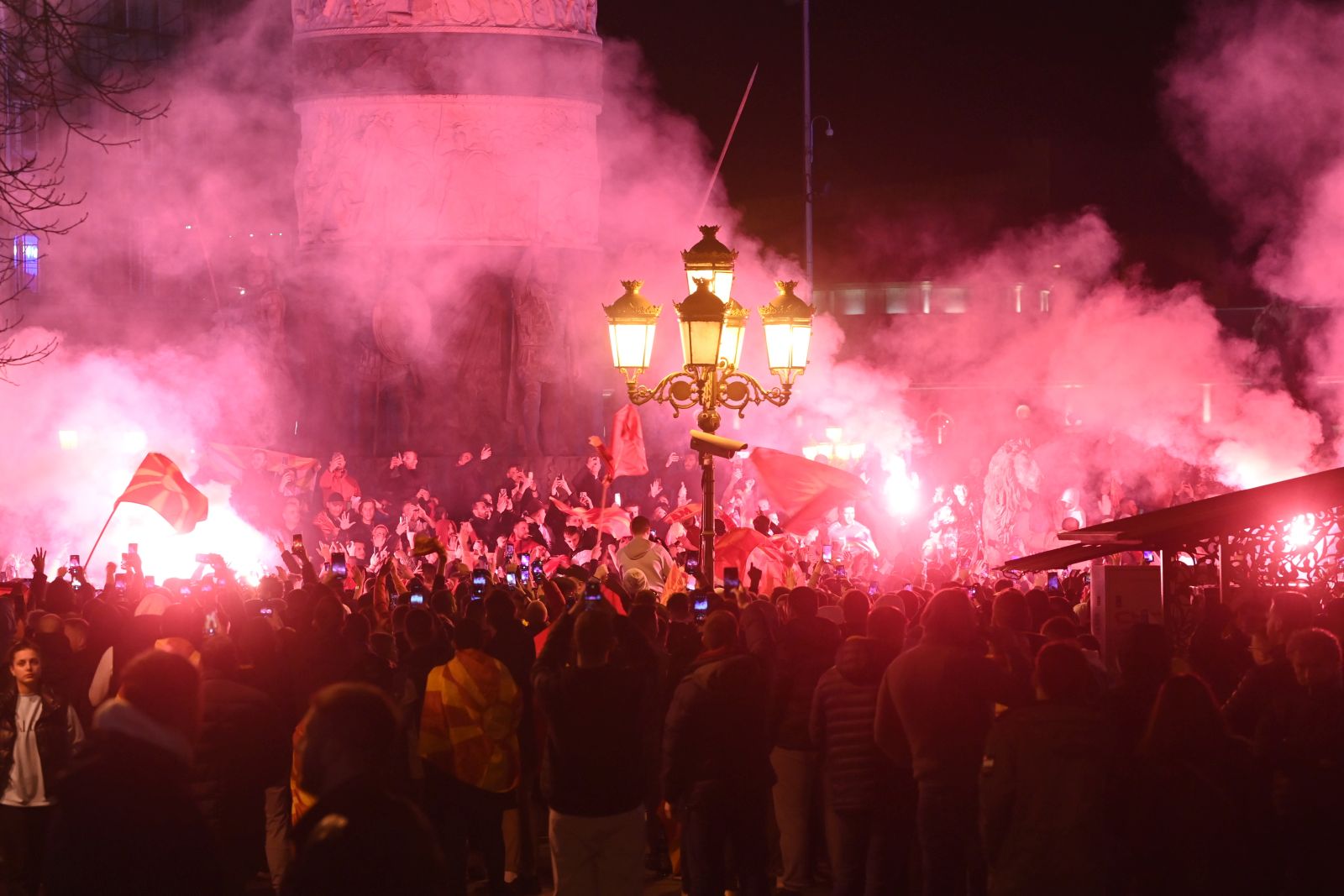 epa09847871 People waving North Macedonian flags and flares celebrate in Skopje, Republic of North Macedonia, 24 March 2022. North Macedonia stuns Italy after winning the FIFA World Cup Qatar 2022 play-off qualifying soccer match between Italy and North Macedonia in Palermo, Italy.  EPA/GEORGI LICOVSKI