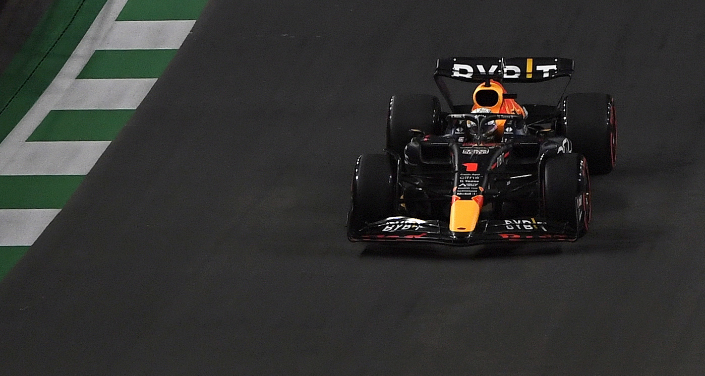 epa09851869 Dutch Formula One driver Max Verstappen of Red Bull Racing in action during the qualifying session of the Formula One Grand Prix of Saudi Arabia on the Corniche Circuit in Jeddah, Saudi Arabia, 26 March 2022.  EPA/STR