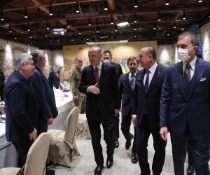 epa09857146 A handout photo made available by the Turkish President's Press Office shows Turkish President Erdogan (C), accompanied by Turkish Foreign Minister Mevlut Cavusoglu (2-R), welcoming the Russian and Ukrainian delegations before their talks, at Dolmabahce Palace in Istanbul, Turkey, 29 March 2022. Delegations from Russia and Ukraine are due to resume face-to-face talks in Istanbul on the day.  EPA/TURKISH PRESIDENT PRESS OFFICE HANDOUT  HANDOUT EDITORIAL USE ONLY/NO SALES
