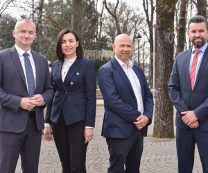 17.03.2022., Nova Gradiska - Vinko Grgic, gradonacelnik Nove Gradiske, Katica Miholic, direktorica tvrtke Empwr, Miroslav Matanovic, direktor tvrtke Ejot Spojna tehnika, Sergio Galosic, direktor tvrtke Klimaoprema.







Photo Sasa ZinajaNFoto