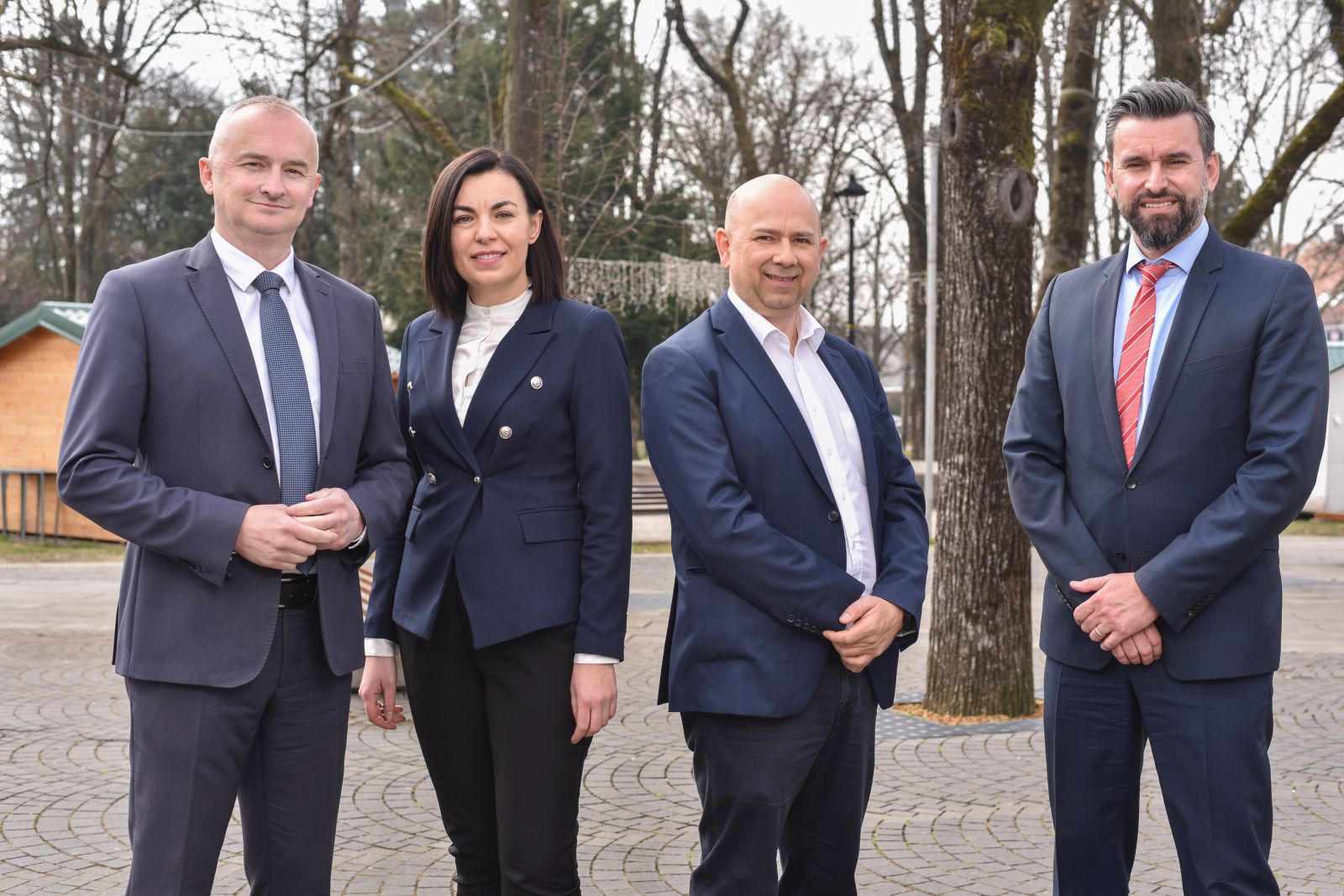17.03.2022., Nova Gradiska - Vinko Grgic, gradonacelnik Nove Gradiske, Katica Miholic, direktorica tvrtke Empwr, Miroslav Matanovic, direktor tvrtke Ejot Spojna tehnika, Sergio Galosic, direktor tvrtke Klimaoprema.







Photo Sasa ZinajaNFoto