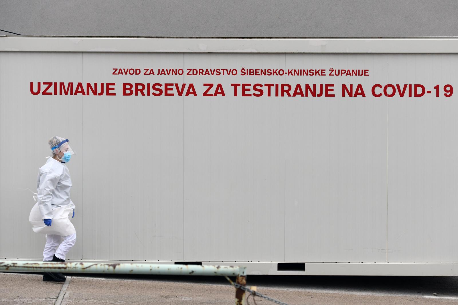 01.03.2022., Sibenik - Svakoga dana sve je manje oboljelih od koronavirusa pa je i pritisak na punktovima testiranja puno manji a redova skoro vise pa i da nema.
 Photo: Hrvoje Jelavic/PIXSELL