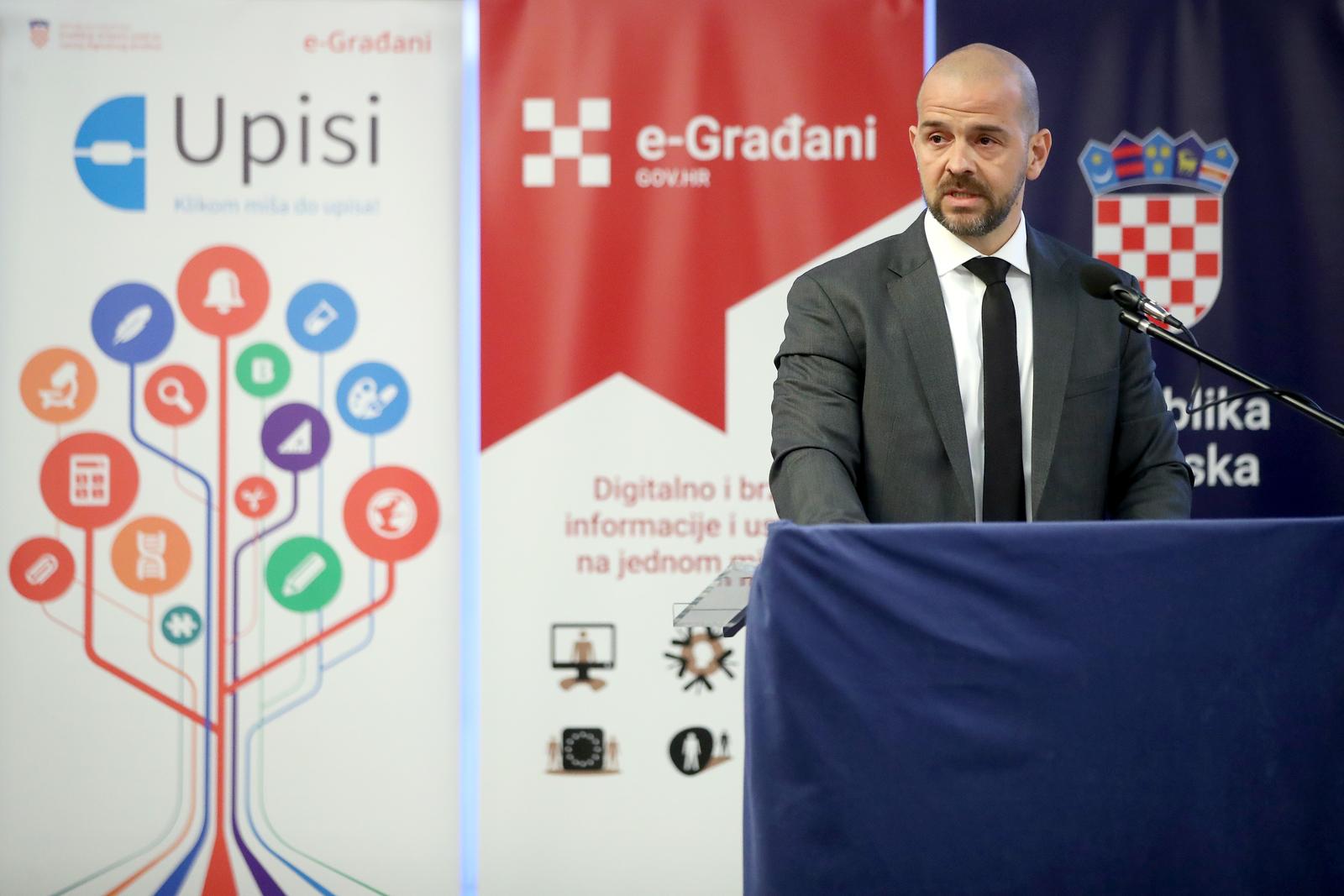 01.03.2022., Zagreb, hotel International - Konferencija projekta "Informatizacija procesa i uspostava cjelovite elektronicke usluge upisa u odgojne i obrazovne ustanove“. Konferenciju je organizirao Sredisnji drzavni ured za razvoj digitalnog drustva radi predstavljanja nove platforme na portalu e-Gradjani. Ravnatelj CARNET-a Hrvoje Puljiz. Photo: Igor Kralj/PIXSELL