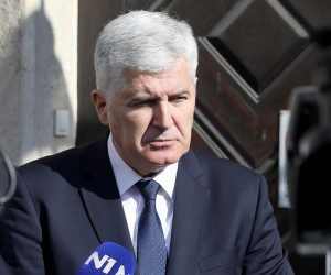 02.03.2022., Zagreb - Predsjedatelj Doma naroda PS BiH i predsjednik HDZ-a BiH Dragan Covic dao je izjavu za medije nakon tribine odrzane u Hrvatskom generalskom zboru.
  Photo: Patrik Macek/PIXSELL