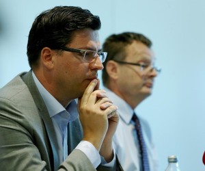 02.08.2016., Zagreb - Konferencija za medije Hrvatske udruge za gospodarenje otpadom (HUGO) i Grupacije centara za gospodarenje otpadom pri Hrvatskoj gospodarskoj komori na temu Neodrzivost i rizici novog Nacrta Plana gospodarenja otpadom. Zamjenik predsjednice HUGO-a Danko Fundurulja i voditelj Grupacije centara za gospodarenje otpadom pri HGK i direktor RCGO Piskornice Mladen Jozinovi?.r"nPhoto: Dalibor Urukalovic/PIXSELL