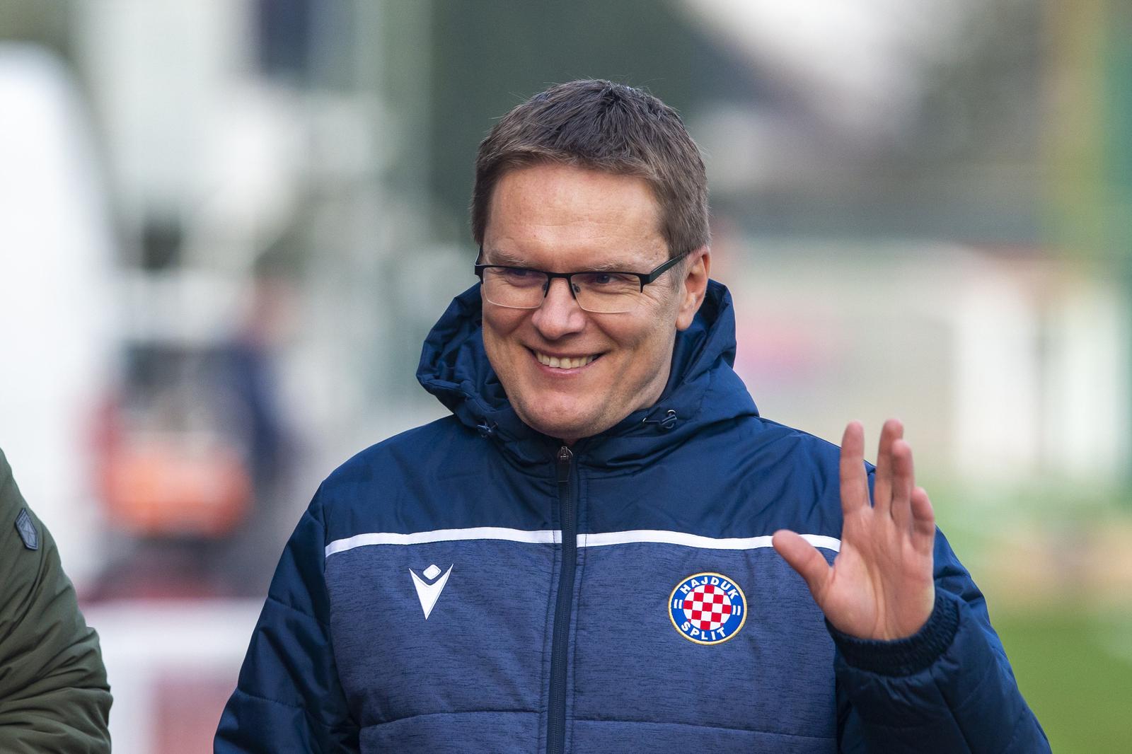 03.01.2022., Split - HNK Hajduk zapoceo je s pripremama za nastavak sezone. Trener Valdas Dambrauskas okupio je igrace na pomocnom terenu poljudskog stadiona.
Valdas Dambrauskas
Photo: Miroslav Lelas/PIXSELL Photo: Miroslav Lelas/PIXSELL