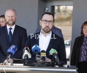 03.03.2022., Krapina - Gradonacelnik Zagreba Tomislav Tomasevic u radnom posjetu Krapinsko-zagorskoj zupaniji gdje je s krapinsko-zagorskim zupanom Zeljkom Kolarom i suradnicima posjetio Poslovno-tehnoloski inkubator Krapinsko-zagorske zupanije. 
  Photo: Robert Anic/PIXSELL