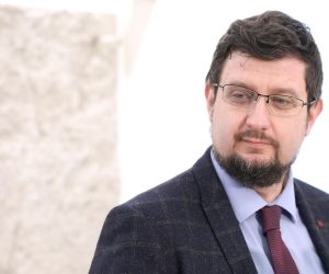 04.02.2022., Zagreb - Na konferenciji za medije odrzanoj u Saboru drzavni tajnik Stjepan Curaj komentirao je koristenje duznosnickih stanova. Photo: Patrik Macek/PIXSELL