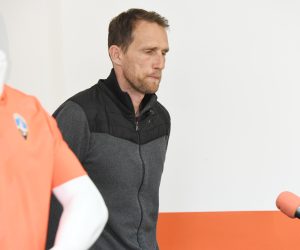 04.03.2022., Sibenik - Uoci utakmice sa Dinamom u klupskim prostorijama HNK Sibenik odrzana je  konferencija za medije. Na konferenciji su sudjelovali Marko Kartelo i Karlo Bilic.
  Photo: Hrvoje Jelavic/PIXSELL