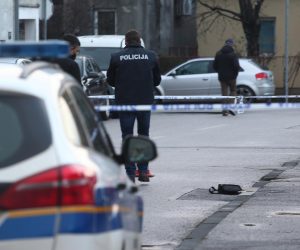 06.01.2021., Zagreb - U popodnevnim satima pucnjava u Dubravi u Juznoj ulici kod broja 28, ocevid u tjeku.rPhoto: Matija Habljak/PIXSELL