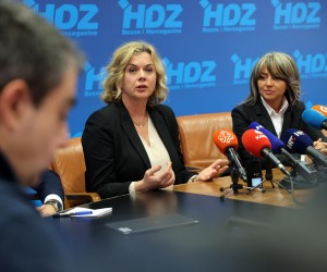 07.01.2022., Mostar - Zastupnici iz Hrvatske u Europskom parlamentu, Zeljana Zovko, Suncana Glavak, Karlo Ressler i Tomislav Sokol odrzali konferenciju za medije u zgradi HDZ-a Bosne i Hercegovine gdje su prisustvovali sjednici predsjednistva HNS-a. Photo: Denis Kapetanovic/PIXSELL