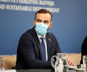 08.03.2022., Zagreb - U Ministarstvu rada, mirovinskog sustava, obitelji i socijalne politike odrzan je sastanak pregovarackih odbora Vlade i predstavnika sindikata o sklapanju temeljnog kolektivnog ugovora za sluzbenike i namjestenike u javnim sluzbama te kolektivnog ugovora za drzavne sluzbenike i namjestenike. ministar rada, mirovinskoga sustava, obitelji i socijalne politike Josip Aladrovic Photo: Marin Tironi/PIXSELL
