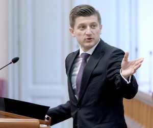 09.03.2022., Zagreb - Sabor 10. sjednicu nastavlja raspravom o Prijedlogu zakona o uvodjenju eura kao sluzbene valute u Republici Hrvatskoj. potpredsjednik Vlade i ministar financija Zdravko Maric   Photo: Patrik Macek/PIXSELL