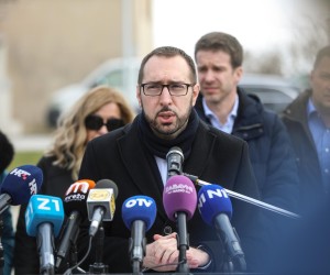 10.03.2022.,Zagreb, gradonacelnik Grada Zagreba Tomislav Tomasevic, sa suradnicima, polozio kamen temeljac u sklopu radova na dogradnji Podrucne skole Kupinecki Kraljevec.  Photo: Robert Anic/PIXSELL