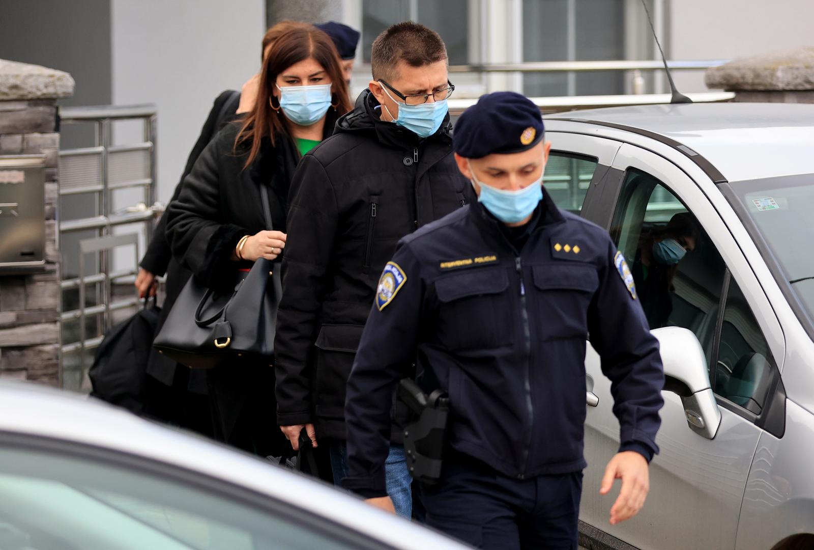 10.11.2021., Vinkovci - Kuca u vlasnistvu Gabrijele Zalac, uhicene zbog afere Softver. Gabrijela Zalac je uhicena i odlazi u pratnji istrazitelja  Photo: Davor Javorovic/PIXSELL
