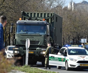 12.03.2022., Zagreb - Pocelo izvlacenje letjelice koja se prije dva dana srusila na Jarunu. Prema do sad prikupljenim podacima rijec je o vojno izvidjackom dronu srednjeg dometa TU-141 Strizh koji je proizveden u bivsem Sovjetskom Savezu.   Photo: Marko Lukunic/PIXSELL
