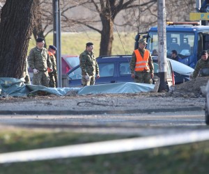 12.03.2022., Zagreb - Pripremne radnje za izvlacenje letjelice koja se prije dva dana srusila na Jarunu. Prema do sad prikupljenim podacima rijec je o vojno izvidjackom dronu srednjeg dometa TU-141 Strizh koji je proizveden u bivsem Sovjetskom Savezu. Ministar obrane Mario Banozic. Photo: Igor Kralj/PIXSELL