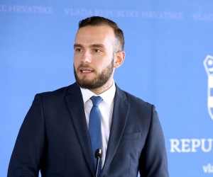 13.01.2022., Zagreb - U zgradi NSK odrzana je 95. sjednica Vlade RH.  Ministar rada, mirovinskoga sustava, obitelji i socijalne politike Josip Aladrovic dao je izjavu nakon sjednice.  Photo: Patrik Macek/PIXSELL