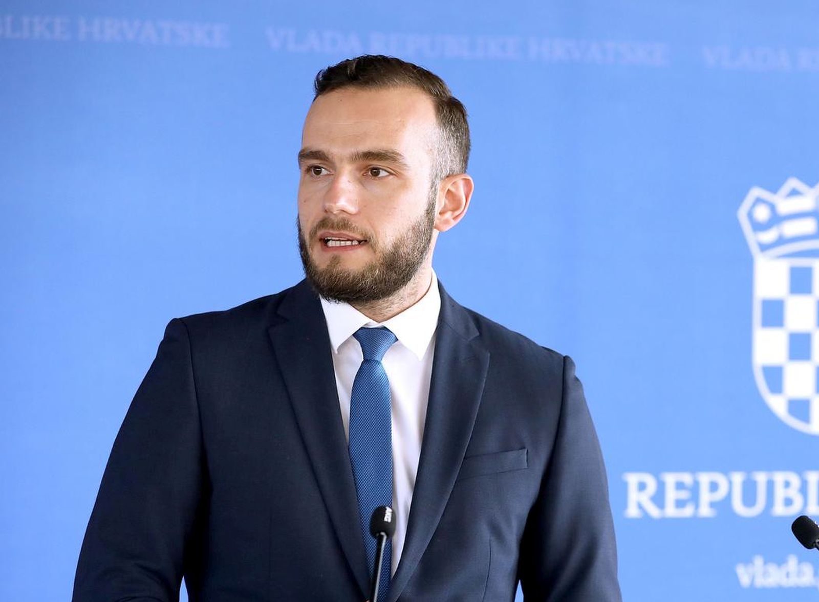 13.01.2022., Zagreb - U zgradi NSK odrzana je 95. sjednica Vlade RH.  Ministar rada, mirovinskoga sustava, obitelji i socijalne politike Josip Aladrovic dao je izjavu nakon sjednice.  Photo: Patrik Macek/PIXSELL