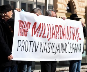 13.2.2022., Zagreb - Zagreb i Hrvatska deseti se put ukljucuju u svjetsku kampanju "Milijarda ustaje protiv nasilja nad ženama". Aktivistice, umjetnice, zene iz svih dijelova svijeta i muškarci koji su s njima, u zajednickoj borbi protiv nasilja upozorili su zasto nasilje mora prestati. 
 Photo: Zoe Sarlija/PIXSELL