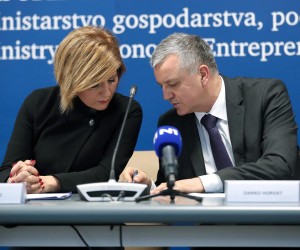 Zagreb: Svečana dodjela ugovora po programu Razvoj zadružnog poduzetnistva 14.12.2018., Zagreb -  Svecana dodjela ugovora po programu Razvoj zadruznog poduzetnistva u Ministarstvu gospodarstva, poduzetnistva i obrta. Ministar Darko Horvat i pomocnica ministra Ana Mandac.rPhoto: Igor Kralj/PIXSELL