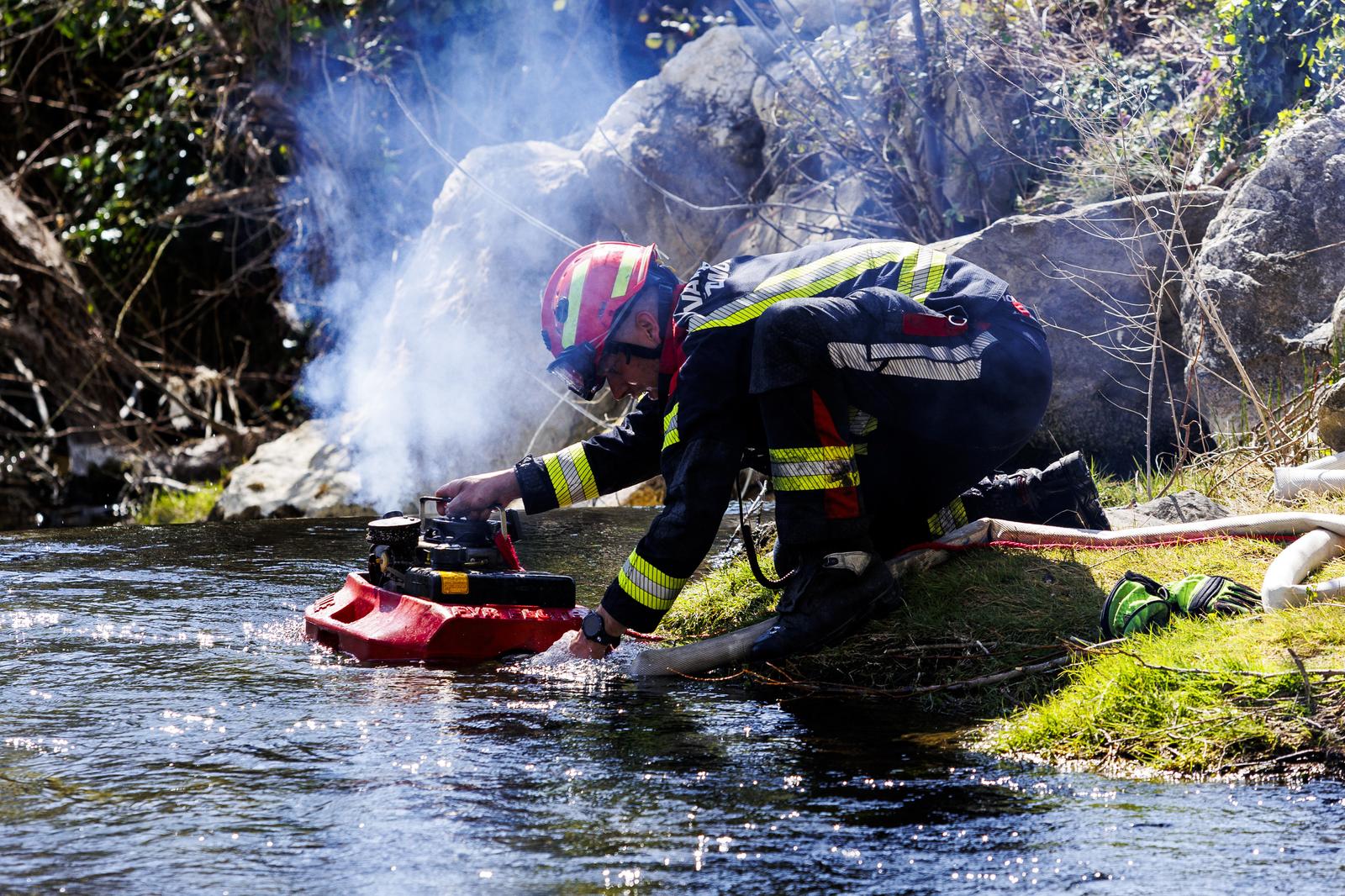 19.03.2022., Zrnovnica - Tijekom dana planuo je pozar uz rijeku Zrnovnicu.
 Photo: Miroslav Lelas/PIXSELL