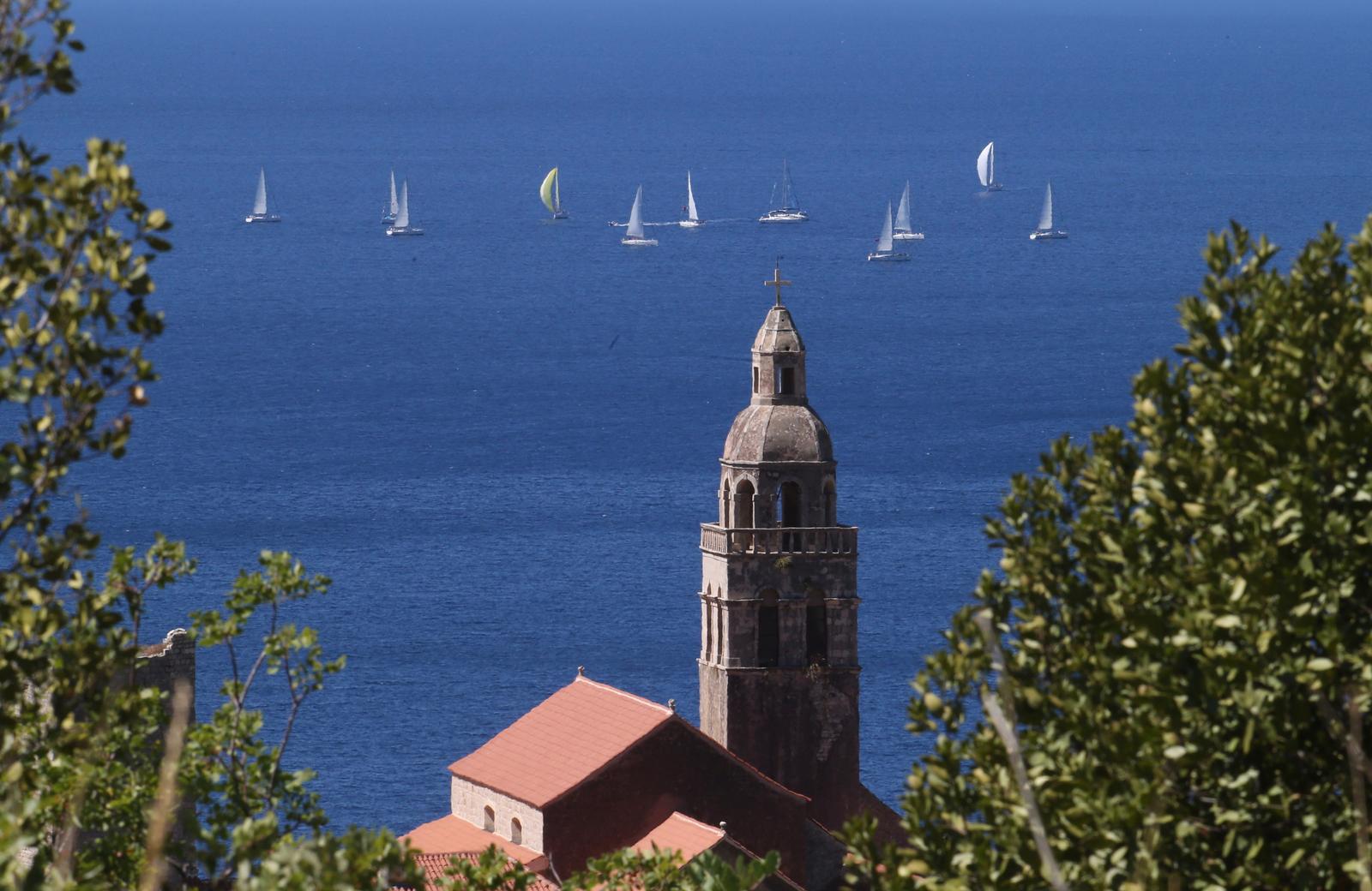 19.08.2020., Komiza - Komiza je zbog svojeg polozaja omiljeno odrediste nauticara. Photo: Ivo Cagalj/PIXSELL